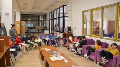 Öğrenciler Anadolu Üniversitesi Kütüphanesini ziyaret etti