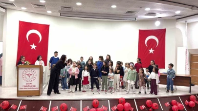 Yunus Emre Hastanesi'nde 23 Nisan Tiyatroyla Kutlandı
