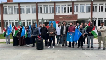 Anadolu Üniversitesi önünde Gazze ve Doğu Türkistan çağrısı