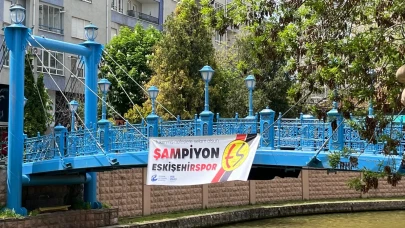 Eskişehir’de köprüler Eskişehirspor için süsledi
