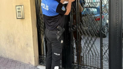 Eskişehir'de binaların giriş kapılarına binlerce etiket yapıştırıldı