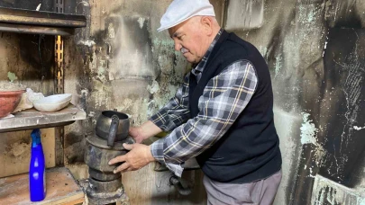 Eskişehir'de emanet dükkanı yanan emekli öğretmen kendisine destek olan vatandaşlara teşekkür etti