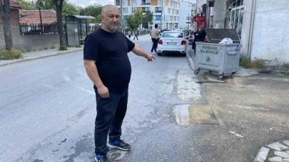 Eskişehir'de şebeke suyu hattındaki patlak onarılmayı bekliyor: Vatandaş çözüm istiyor