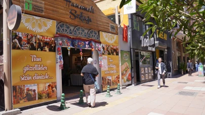 Kadınların Emeğiyle Renklenen Hanımeli Sokağında Bayram Yoğunluğu