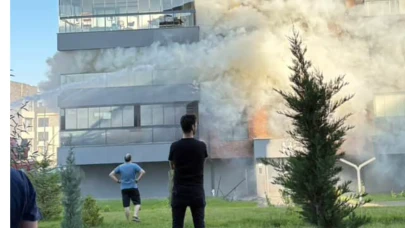 Site Dairesinde Yangın Paniği: 2 Kişi Dumandan Etkilendi