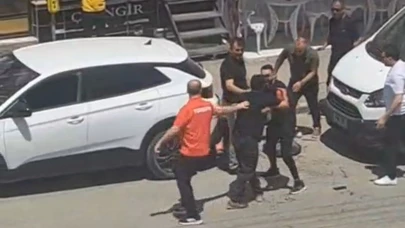 Bıçaklı Akraba Kavgası: 3 Yaralı, Biri Ağır
