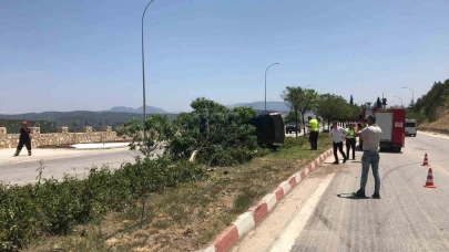 Direksiyon Hakimiyetini Kaybetti, Araç Refüje Uçtu