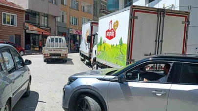Toptancı Araçları Trafiği Felç Etti: Sürücüler Çözüm Bekliyor