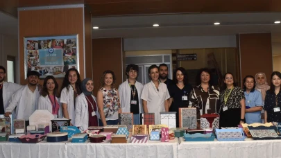 Hastalardan Uğraş Tedavisi Amacıyla Yapılan Elişleri Satışa Sunuldu