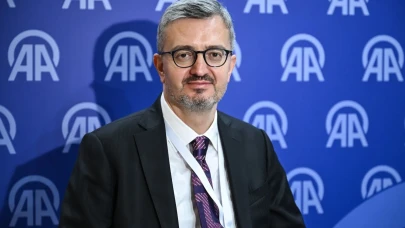 Burhanettin Duran Kimdir? İletişim Başkanı Olarak Atanan Akademisyenin Biyografisi ve Kariyeri