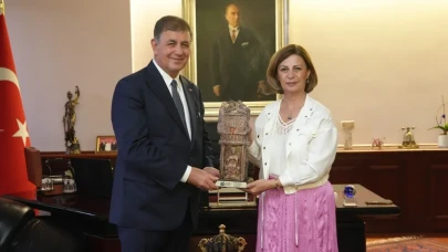 Başkan Cemil Tugay’dan Başkan Ayşe Ünlüce’ye Ziyaret
