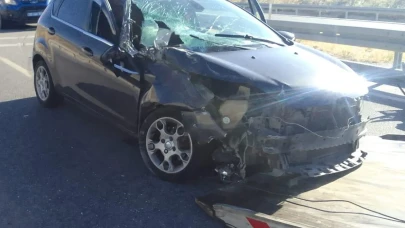 Direksiyon Hakimiyetini Kaybeden Sürücü Tıra Çarptı