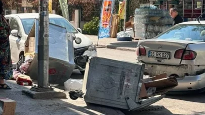 Bahçelievler Billur Sokak’ta Kaza: Çöpe Çarpan Araç Park Halindeki Araca Zarar Verdi