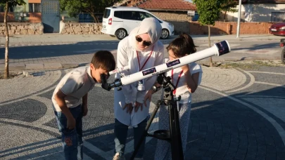 Gökyüzüne meraklı yüzlerce kişi Mahmudiye’de bir araya geldi