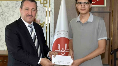 İmam Hatipli Öğrenci Gürsoy, Müftü Dilek'ten Tebrik ve Destek Aldı