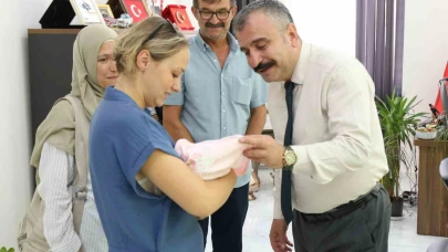 Eskişehir'de Bir Haftalık Bebek, Kuruma Girmeden Koruyucu Ailesiyle Buluştu