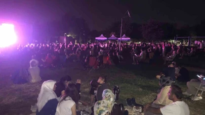 Eskişehirliler Milli Çoşkuyu Dedekorkut Parkı'ndaki Dev Ekrandan İzledi