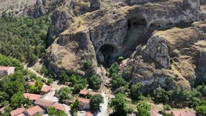 İnönü Mağaraları ziyaretçilerini yüzlerce basamakla karşılıyor