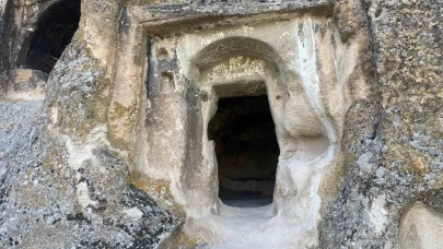 Midas Anıtı çevresindeki mağaralara kazı yapıldı