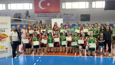 ANALİG Voleybol’da Kız Takımı Türkiye Finallerine Yükseldi