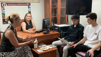 Anadolu Üniversitesi, İstanbul'da Aday Öğrencilere Ücretsiz Tercih Danışmanlığı Hizmeti Sunuyor.