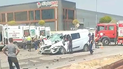 Eskişehir’de Panelvan ile Tır Çarpıştı: 1’i ağır 3 yaralı