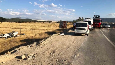 Kütahya’da Kontrolden Çıkan Otomobil Tarlaya Uçtu: 2 Kişi Yaralandı