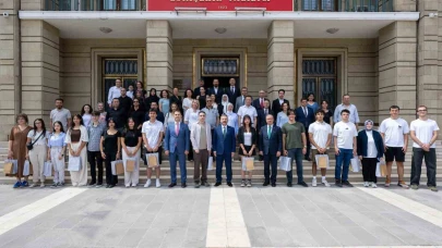 Eskişehir Valisi Hüseyin Aksoy YKS’de İlk 500’e Giren Öğrencileri Ağırladı