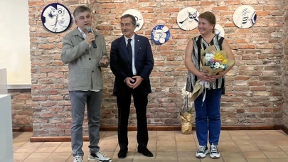 “Mavinin Kıyısında” Sergisi Açıldı