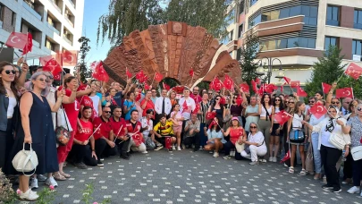 Ataç’tan Sonsuz Cumhuriyet Anıtı’na Çelenk: ‘Hem Zafer Bayramınız Hem Kurtuluş Gününüz Kutlu Olsun’