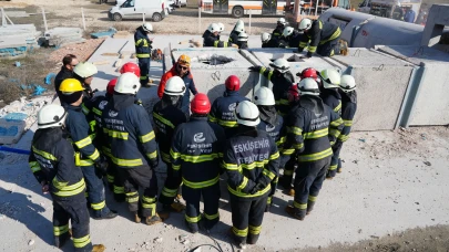 Eskişehir İtfaiyesi 2025’in İlk 9 Ayında 2 Bine Yakın Olaya Müdahale Etti