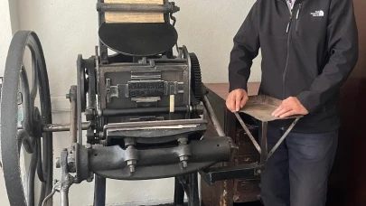 Sivrihisar’da Yıllara Meydan Okuyan Matbaa Baskı Makinesi