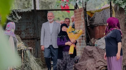 AK Parti Heyetinden Şehit Ailesine Duygulandıran Hediye