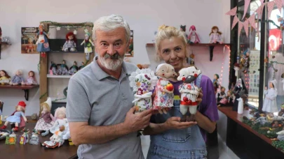 Evde Başladı, Sanat Atölyesine Dönüştü: Karı-Koca 13 Yıldır Bez Bebek Yapıyor