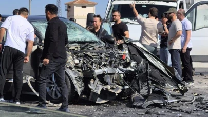 Eskişehir-Ankara yolunda kamyonet ile otomobil çarpıştı: 5 yaralı