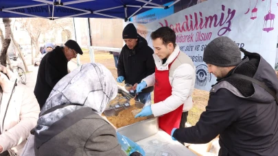 Odunpazarı Belediyesi’nden Miraç Kandili’nde Vatandaşlara Helva İkramı