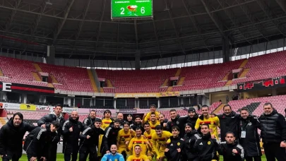 ESKİŞEHİR DERBİSİNDE FIRTINA GİBİ İLK YARI: ŞİMŞEKLER GERİDEN GELDİ!