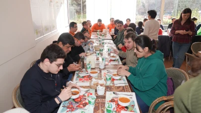 Özel Bireyler Tepebaşı Gökkuşağı Kafe’de Yeni Yılı Kutladı