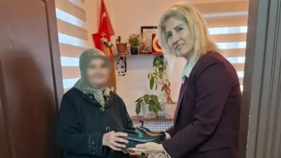 Eskişehir'de Bir Muhtar, Ayakkabısı Olmayan Yaşlı Kadının Yüzünü Güldürdü