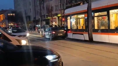 Eskişehir’de Tramvay Kazasında Otomobilde Maddi Hasar Oluştu