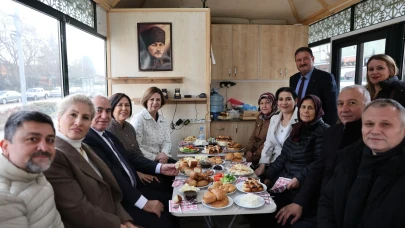 Başkan Ünlüce Yenilenen Taksi Durağında Esnafla Buluştu