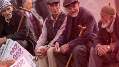 Emekliye Yeni Yıl Hediyesi Bankalardan Geldi: 1 Ocak Sabahı Promosyon Limitleri Güncellendi