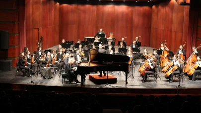 Dünyaca Ünlü Piyanist Gülsin Onay Eskişehir'i Büyüledi