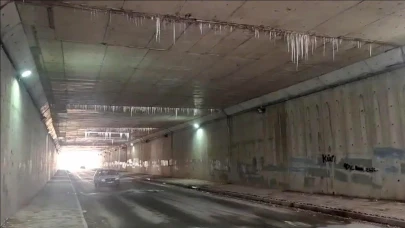 Eskişehir’de Altgeçitte Tehlike: Buz Sarkıtları Sürücüleri Tedirgin Ediyor