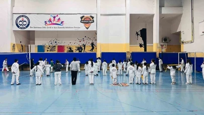 Minik Tekvandoculara Anlamlı Destek: Kuşaklarını İl Müdürü Bağladı