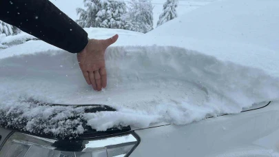 Eskişehir’in O İlçesinde Kar Kalınlığı 25 Santimetreyi Geçti, Yollar Kapandı