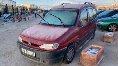 Hava sıcaklığı eksiye düştü, araçlar buzla kaplandı