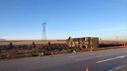 Kamyonla çarpışan otomobilin sürücüsü hayatını kaybetti