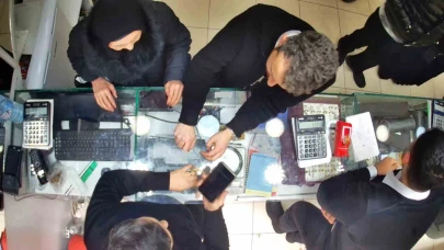 Sahte Polislerin Dolandırıcılık Girişimini Gerçek Polisler Engelledi