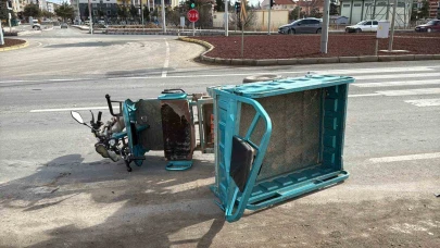 Bolvadin’de Feci Kaza! Mopetteki Kadın Hayatını Kaybetti